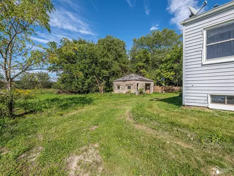 Exterior - 564 Castella, Temperance, MI 48182 photo 4 of 7