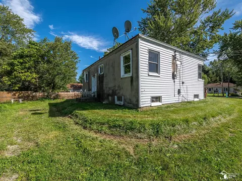 Exterior - 564 Castella, Temperance, MI 48182 photo 5 of 7