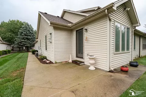 Exterior - 1632 Spruce, Temperance, MI 48182 photo 5 of 6