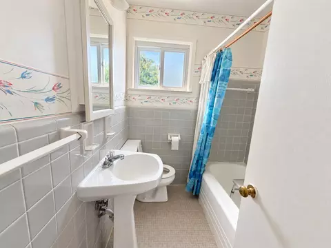 Bath - 3417 Miller, Flint, MI 48503 photo 1 of 2