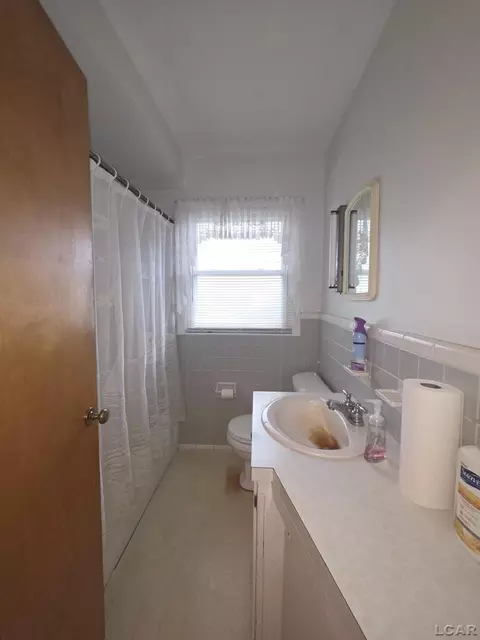 Bath - 121 Maple, Tecumseh, MI 49286 photo 1 of 3