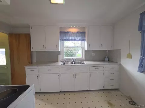 Kitchen - 121 Maple, Tecumseh, MI 49286 photo 4 of 5