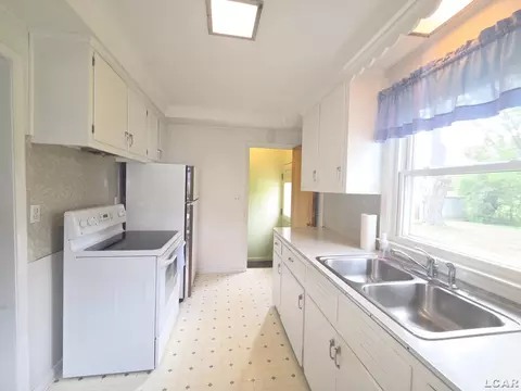 Kitchen - 121 Maple, Tecumseh, MI 49286 photo 1 of 5