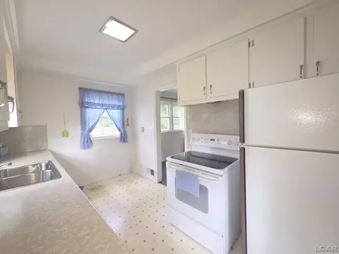 Kitchen - 121 Maple, Tecumseh, MI 49286 photo 2 of 5