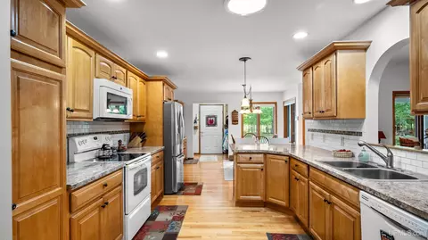 Kitchen - 43 Sandy, Gladstone, MI 49837 photo 2 of 5