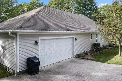 Exterior - 43 Sandy, Gladstone, MI 49837 photo 12 of 14