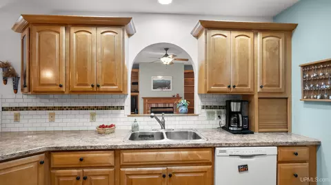 Kitchen - 43 Sandy, Gladstone, MI 49837 photo 4 of 5