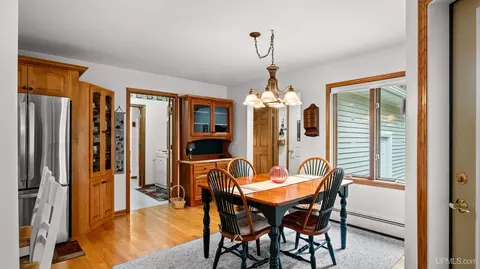 Dining - 43 Sandy, Gladstone, MI 49837 photo 3 of 3