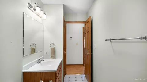Entry Way - 43 Sandy, Gladstone, MI 49837 photo 4 of 5