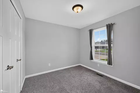 Bedroom - 1419 Pondview, Davison, MI 48423 photo 4 of 7