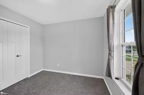 Bedroom - 1419 Pondview, Davison, MI 48423 photo 5 of 7