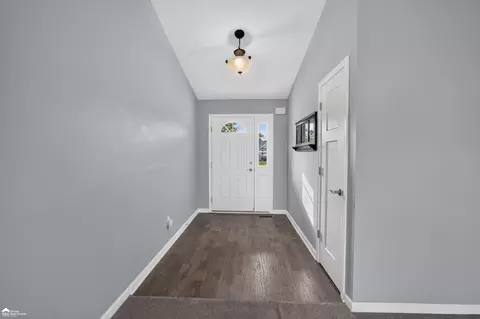 Entry Way - 1419 Pondview, Davison, MI 48423 photo 1 of 4