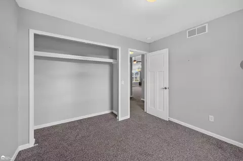 Bedroom - 1419 Pondview, Davison, MI 48423 photo 6 of 7