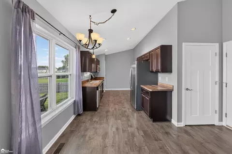 Entry Way - 1419 Pondview, Davison, MI 48423 photo 2 of 4