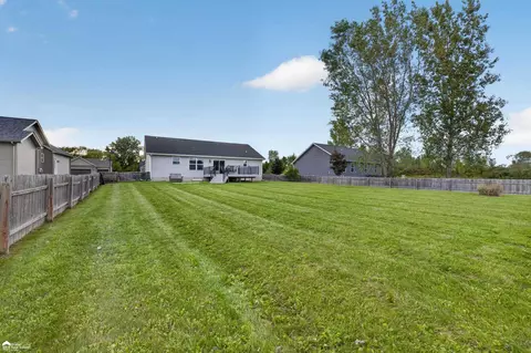 Exterior - 1419 Pondview, Davison, MI 48423 photo 8 of 17