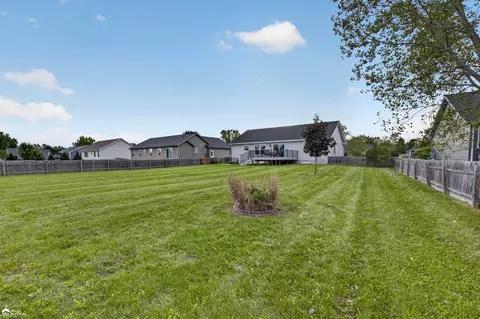 Exterior - 1419 Pondview, Davison, MI 48423 photo 11 of 17