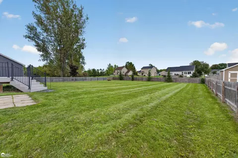 Exterior - 1419 Pondview, Davison, MI 48423 photo 7 of 17