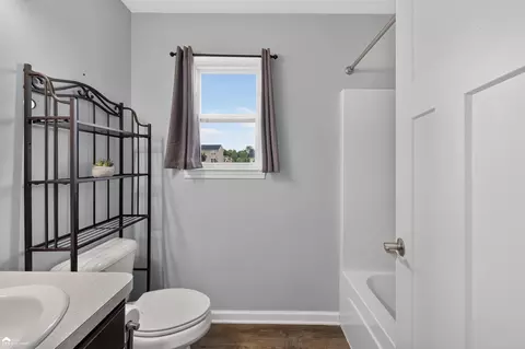 Bath - 1419 Pondview, Davison, MI 48423 photo 2 of 5