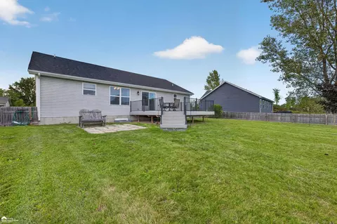 Exterior - 1419 Pondview, Davison, MI 48423 photo 6 of 17