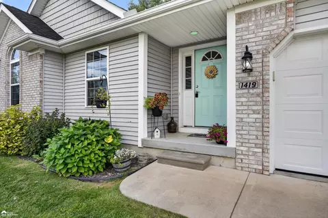 Exterior - 1419 Pondview, Davison, MI 48423 photo 3 of 17