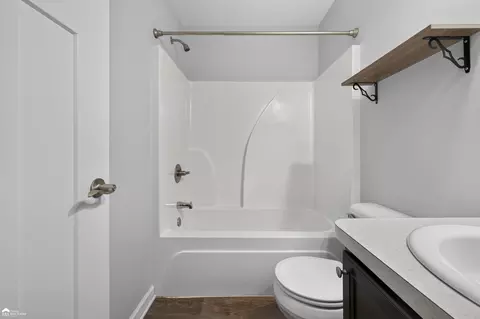 Bath - 1419 Pondview, Davison, MI 48423 photo 3 of 5