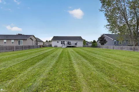 Exterior - 1419 Pondview, Davison, MI 48423 photo 10 of 17