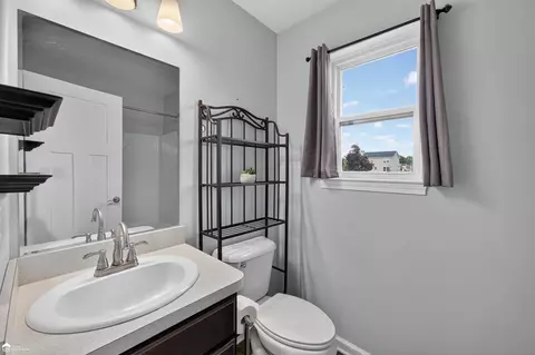 Bath - 1419 Pondview, Davison, MI 48423 photo 1 of 5