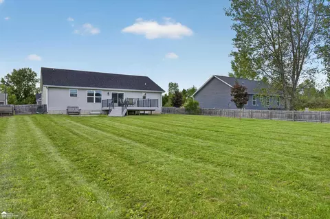 Exterior - 1419 Pondview, Davison, MI 48423 photo 9 of 17