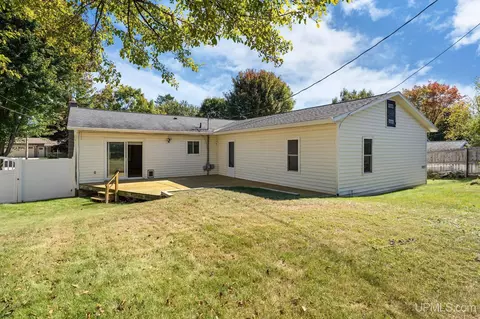Exterior - 160 S Lilac, Ishpeming, MI 49849 photo 5 of 8