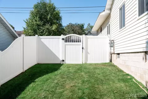 Exterior - 160 S Lilac, Ishpeming, MI 49849 photo 7 of 8
