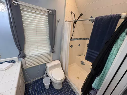 Bath - 3256 Amelia, Flushing, MI 48433 photo 1 of 3