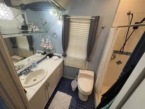 Bath - 3256 Amelia, Flushing, MI 48433 photo 2 of 3