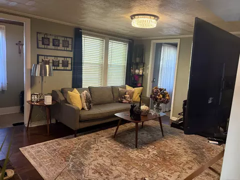 Living - 3256 Amelia, Flushing, MI 48433 photo 3 of 4