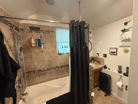 Bath - 3256 Amelia, Flushing, MI 48433 photo 3 of 3