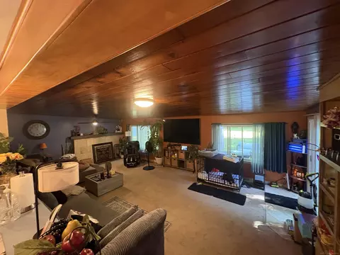 Living - 3256 Amelia, Flushing, MI 48433 photo 2 of 4