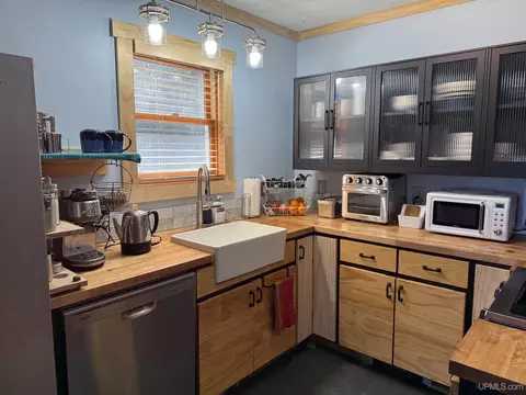 Kitchen - 16874 E Pointe, Wetmore, MI 49895 photo 2 of 3
