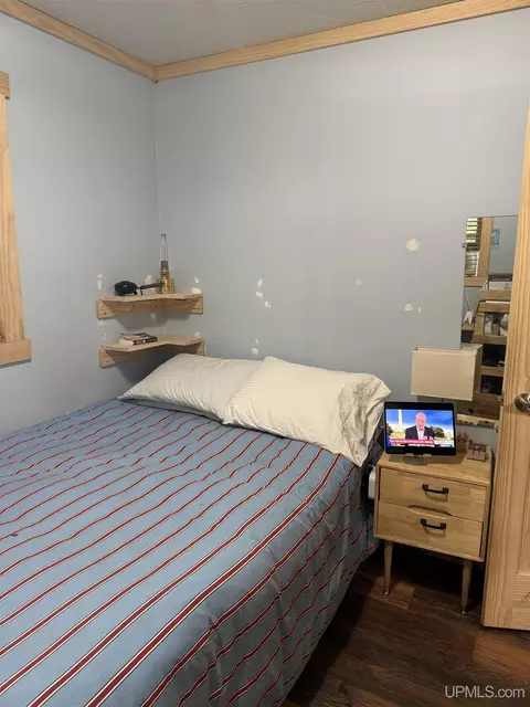 Bedroom - 16874 E Pointe, Wetmore, MI 49895 photo 2 of 3