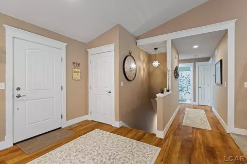 Entry Way - 611 Red Maple, Tecumseh, MI 49286 photo 2 of 3