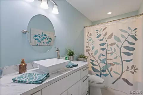 Bath - 611 Red Maple, Tecumseh, MI 49286 photo 1 of 3
