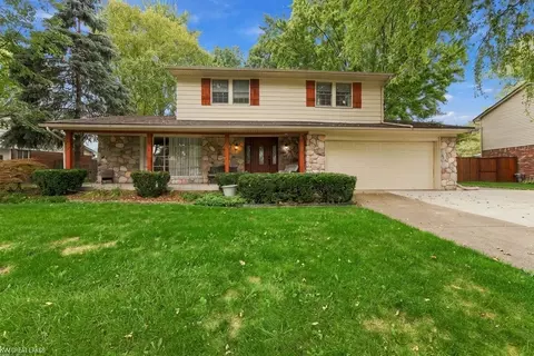 39948 Twenlow, Clinton Township, MI 48038