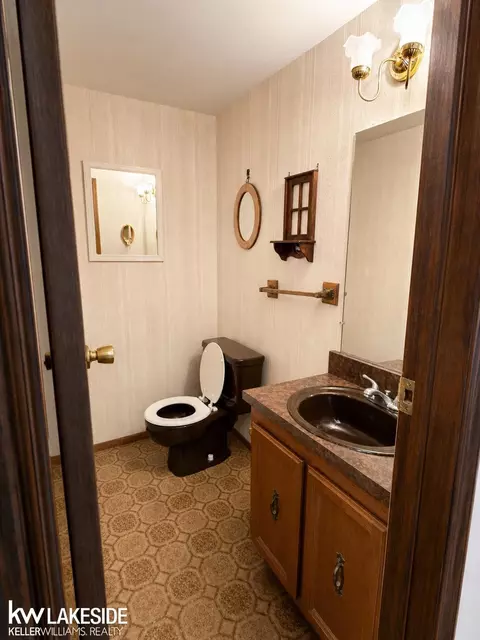 Bath - 47122 Blueridge, Macomb, MI 48044 photo 1 of 3