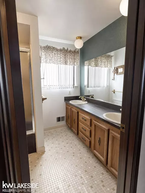 Bath - 47122 Blueridge, Macomb, MI 48044 photo 3 of 3