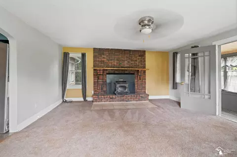 Living - 9111 S Telegraph, Temperance, MI 48182 photo 3 of 4