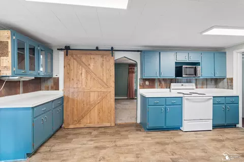 Kitchen - 9111 S Telegraph, Temperance, MI 48182 photo 3 of 4