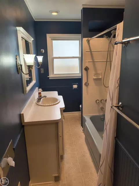 Bath - 628 E Drayton, Ferndale, MI 48220 photo 1 of 2