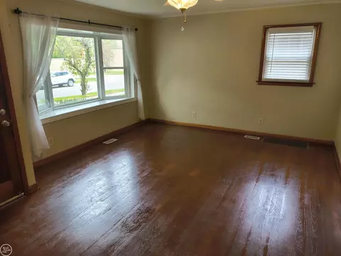 Living - 628 E Drayton, Ferndale, MI 48220 photo 4 of 6