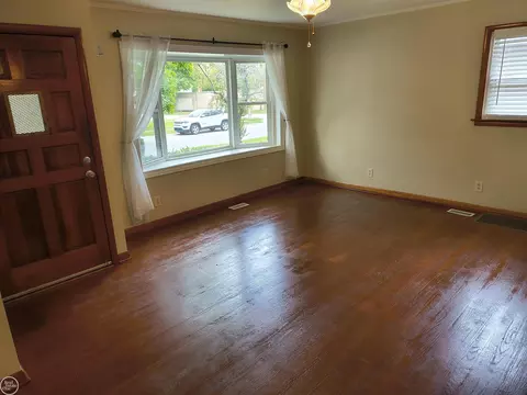 Living - 628 E Drayton, Ferndale, MI 48220 photo 3 of 6