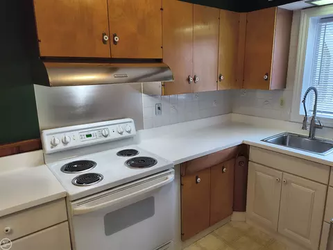 Kitchen - 628 E Drayton, Ferndale, MI 48220 photo 4 of 5
