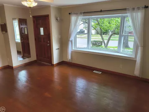 Living - 628 E Drayton, Ferndale, MI 48220 photo 1 of 6