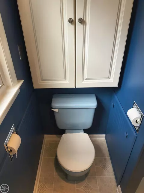 Bath - 628 E Drayton, Ferndale, MI 48220 photo 2 of 2